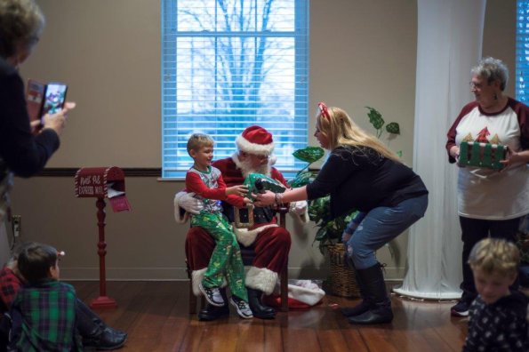 2023_Kids.XMas.Party_Final.094